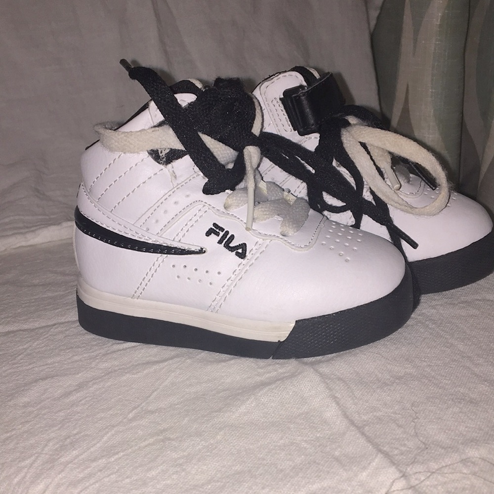 Fila 5c Black and White